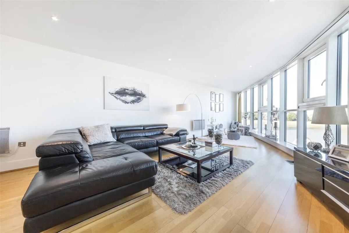 Panoramic Riverside Facing - 2 Bed - 2 Bath - 2 Balconies - In Nine Elms * Londres