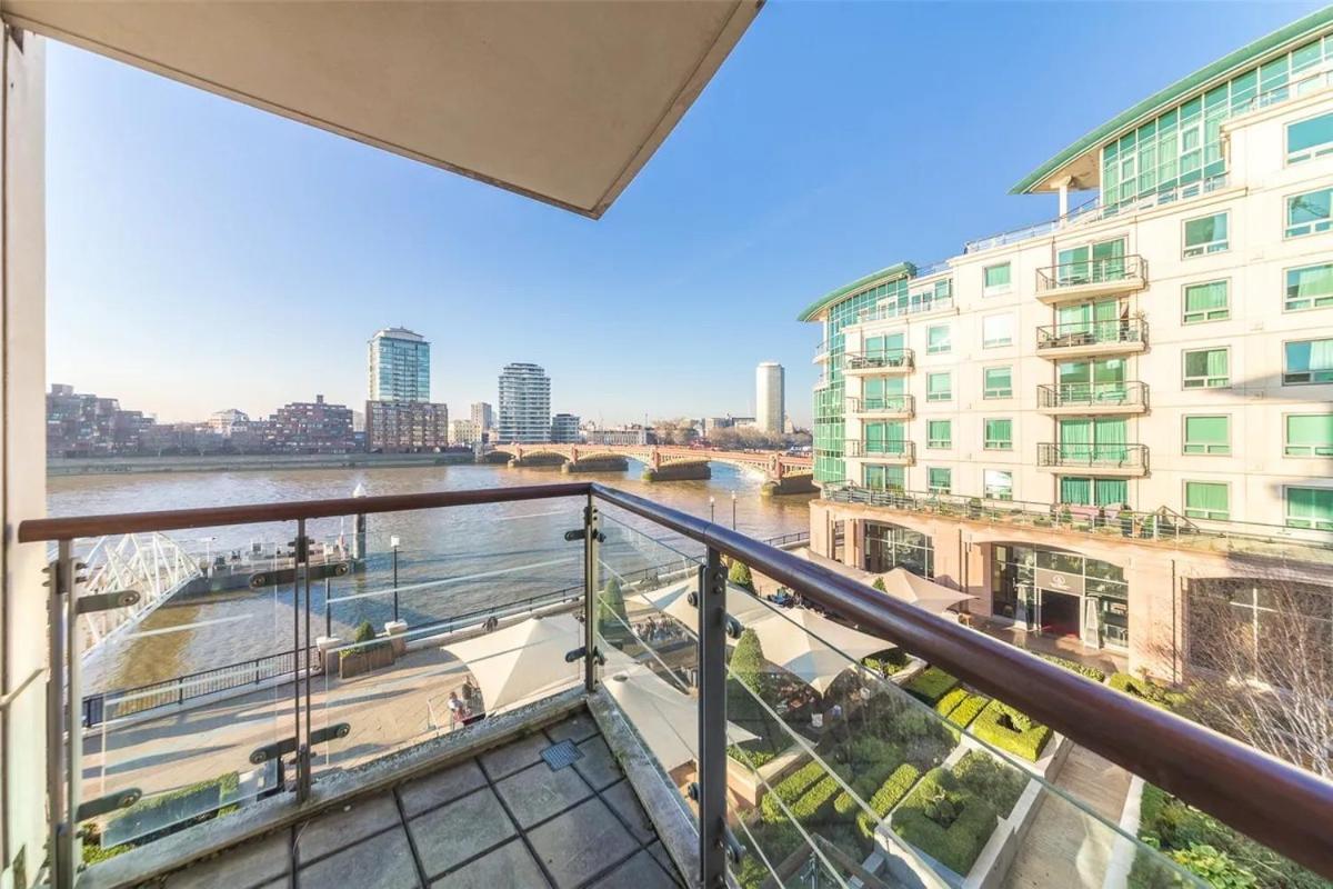 Panoramic Riverside Facing - 2 Bed - 2 Bath - 2 Balconies - In Nine Elms Apartamento Londres